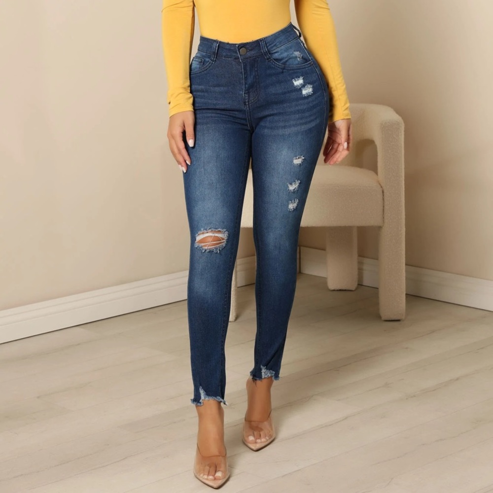 FashionNova | distressed skinny jeans size 5